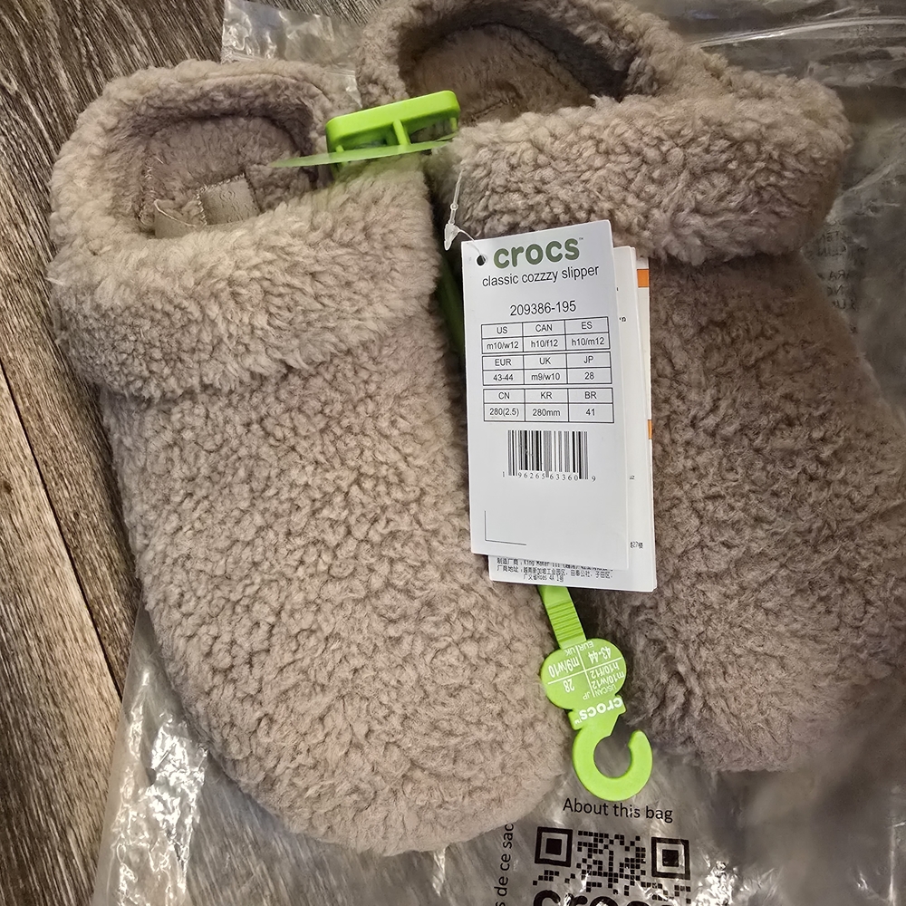 NWT CROCS Classic Cozzzy Slipper - Beige